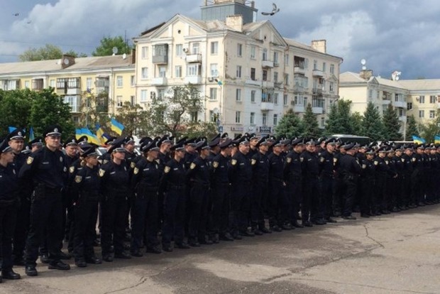 Патрульные Краматорска в присутствии Президента приняли присягу