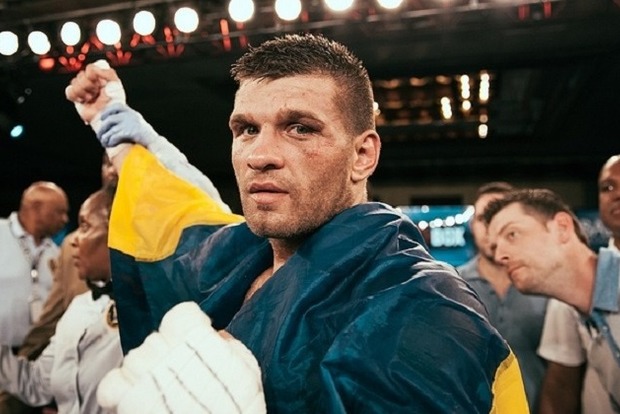 Украинец Деревянченко нокаутировал Джонсона в 12-м раунде