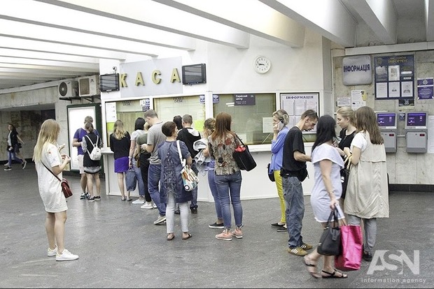 Метро и Киевпастранс обратились к власти с просьбой повысить стоимость проезда до 20 грн или помочь им финансово