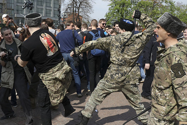 Кремль использует украинских титушек для разгона оппозиционных митингов 