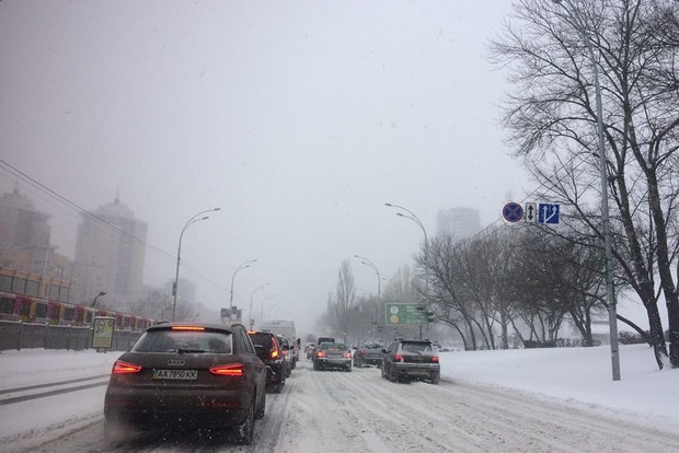 Киев находится в эпицентре циклона, в городе 9-балльные пробки на дорогах