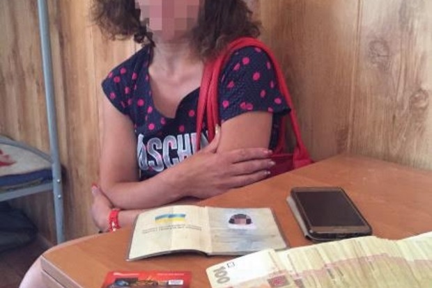 В Донецкой области «Фантом» задержал пособницу террористов с деньгами (фото)
