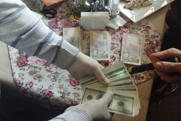 В Киеве на взятке в 60 тысяч гривен погорел директор госпредприятия