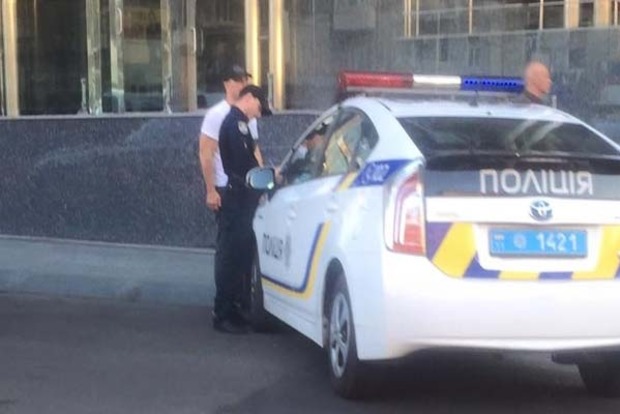 В Киеве полицейские оштрафовали Киву на новом BMW