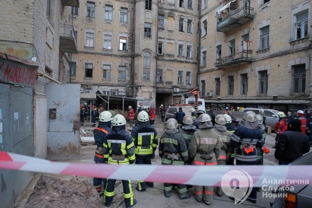 ﻿З-під завалів будинку в Києві витягли тіла двох осіб
