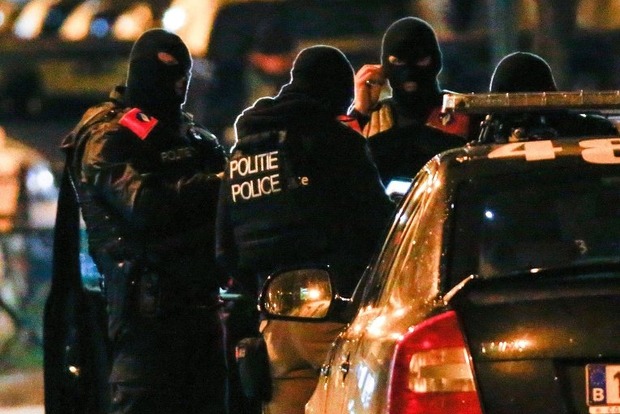 В Бельгии в ходе операции по задержанию организатора теракта в Париже прогремело два взрыва