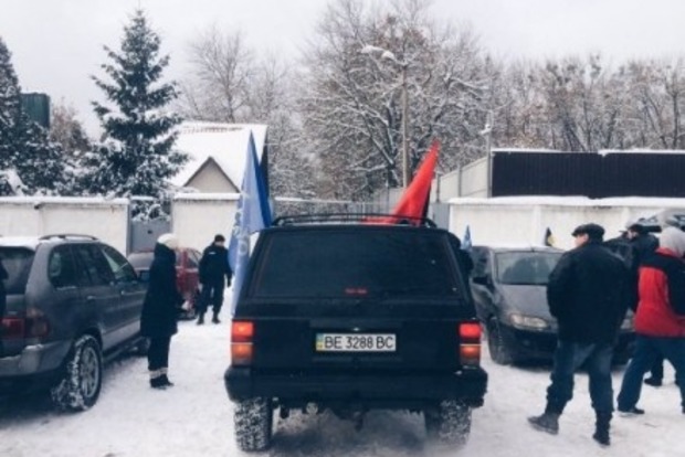 «Автомайдан» прибыл к Авакову требовать его отставки