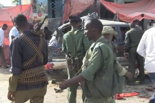 В столице Сомали террорист подорвал машину: трое погибших