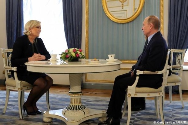 Путин пообещал Ле Пен не вмешиваться в президентские выборы во Франции