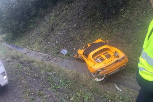 В хлам: На Закарпатье разбился спорткар стоимостью около 70 тыс. долларов