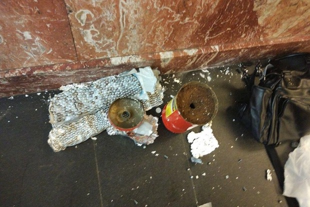 Опубликовано фото неразорвавшейся бомбы в метро Петербурга‍ф