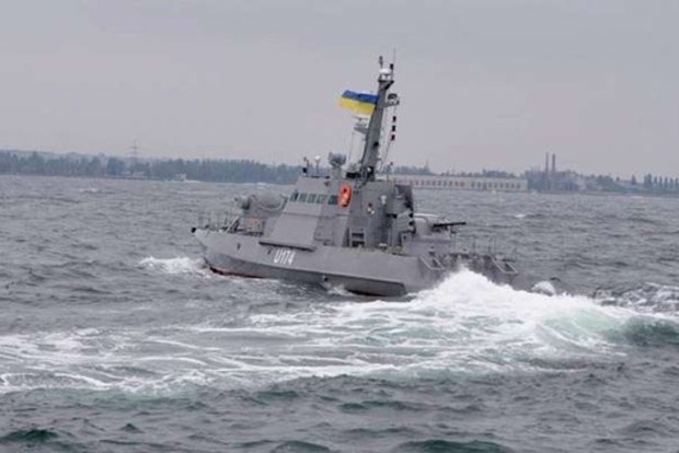 Українські катери відігнали від морського кордону корабель ВМФ Росії