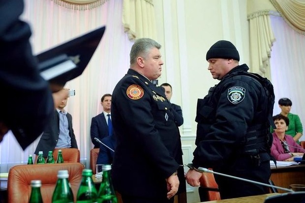 Суд восстановил в должности главу ГСЧС, театрально арестованного на заседании Кабмина