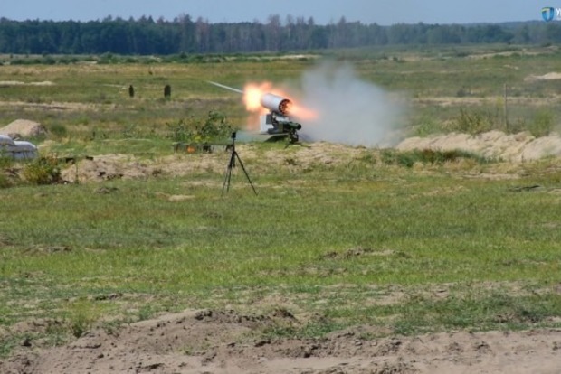 Беспилотный БТР «Фантом-2» успешно прошел испытания – Порошенко