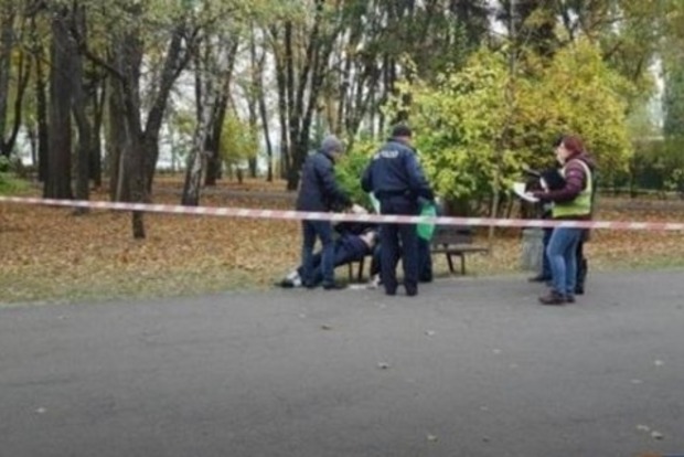 В киевском парке найдено тело пенсионера с ножом в сердце