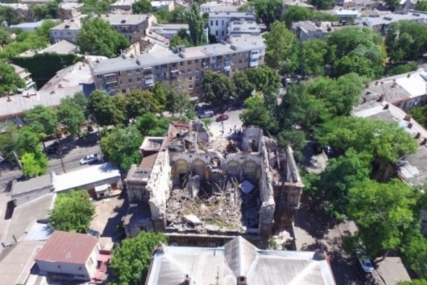 ﻿В Одесі обвалився будинок, під завалом можуть бути люди