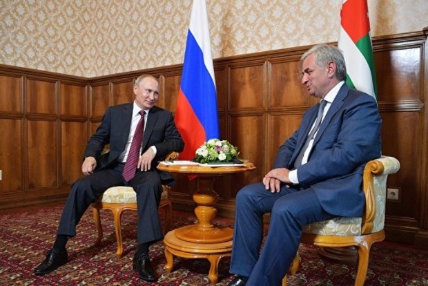 Госдеп США жестко отреагировал на визит Путина в Абхазию‍