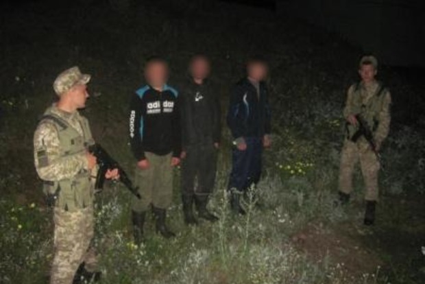 В Сумской области за нарушение границы задержаны трое россиян