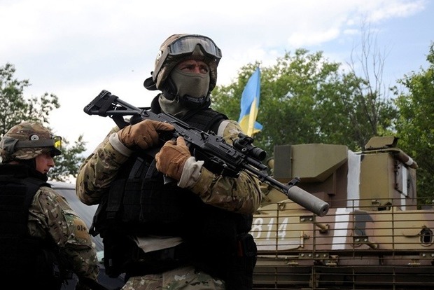 За добу в зоні АТО поранені шість українських військових - штаб