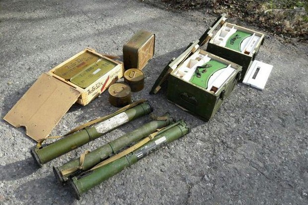 СБУ обнаружила на Донбассе четыре тайника с оружием