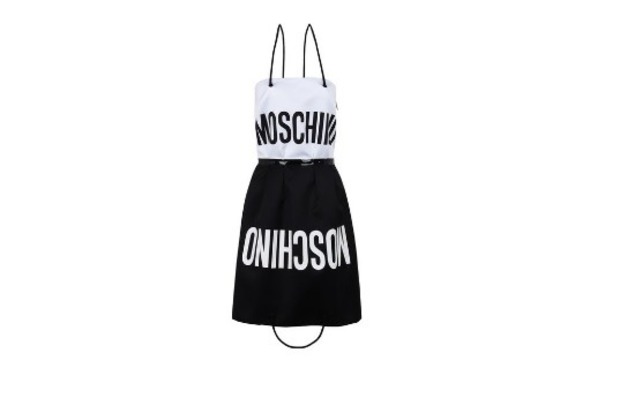 Итальянский бренд Moschino создал платье из фирменных пакетов
