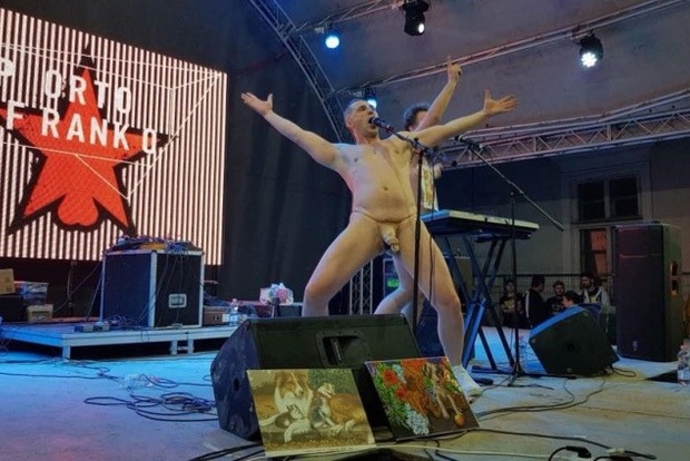 Потрясли, в буквальном смысле: артисты выступили нагишом на фестивале в дворце Потоцких (18+)
