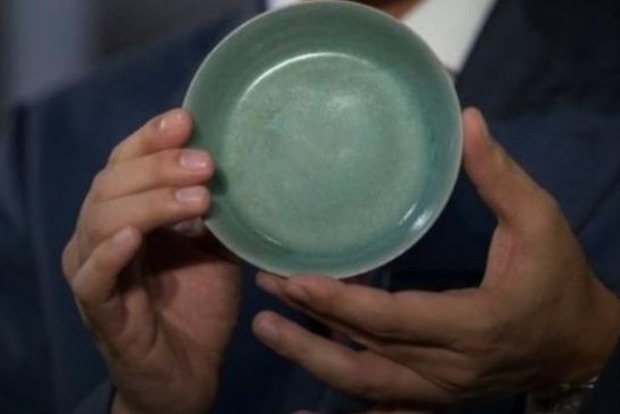 На аукціоні Sotheby's побили рекорд, продавши давню порцелянову чашу за $38 млн
