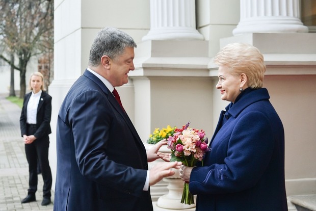 Порошенко: Литва допоможе Україні «повернути» Крим