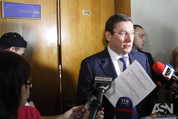 Луценко доволен решением комитета и обещает Лозовому быстрый суд