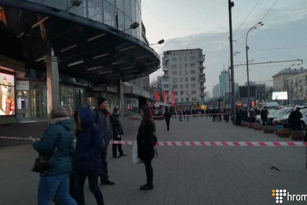 Неизвестные «заминировали» 4 торговых центра в Киеве