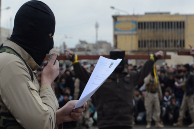 Боевики ИГИЛ казнили девятерых подростков при помощи бензопилы