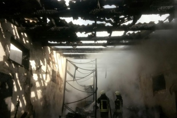  В Киеве произошел масштабный пожар на складах
