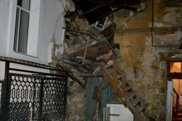 Часть жилого дома обрушилась в Одессе