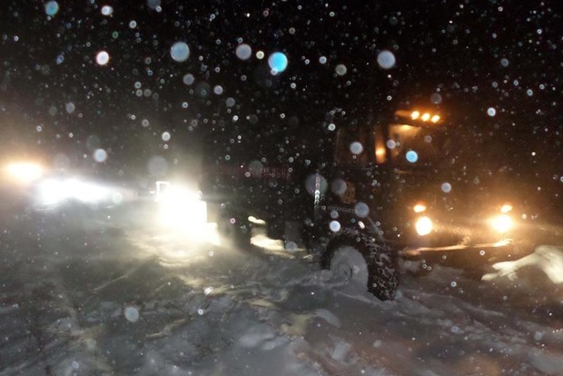 В Кировоградской области девять автомобилей застряли в снежных заносах