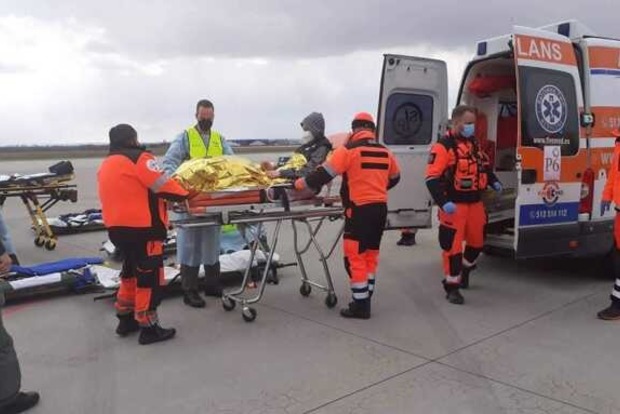Українців із тяжкими пораненнями та опіками евакуюють на лікування за кордон, - МОЗ