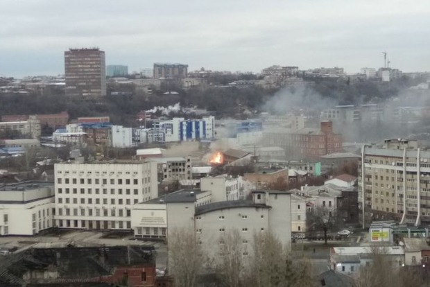 В Харькове горит мебельный цех на площади 600 кв м