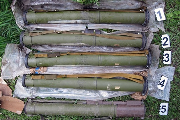 В лесу в Харьковской области нашли тайник с пятью гранатометами