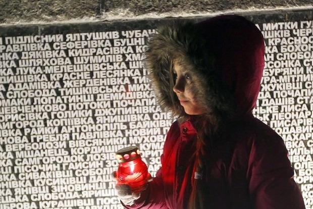 Панихида на мемориале жертв Голодомора проходит в Киеве