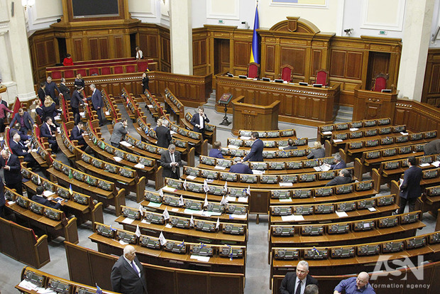 Политолог назвал депутатов, попавших в список на лишение неприкосновенности