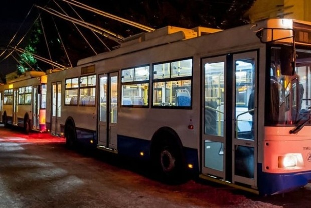 В Киеве на Пасху пустят дополнительные троллейбусы и автобусы и продлят работу метро 
