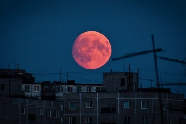 На Земле можно будет наблюдать 3 лунных явления за сутки