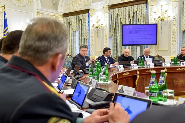 Порошенко не собирается возвращать контроль над Донбассом военным путем