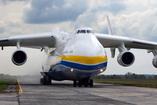 Український найбільший у світі літак приземлився в Австралії