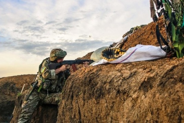 На Донбасі сили ООС знищили 5 бойовиків, загинув один український військовий