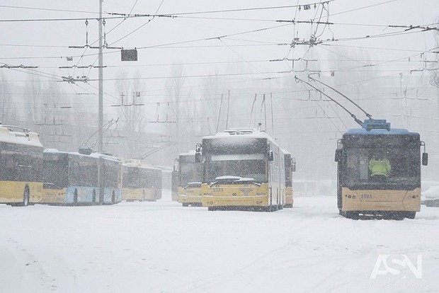 Всю ночь из-за мороза в Киеве курсировали 40 троллейбусов и трамваев