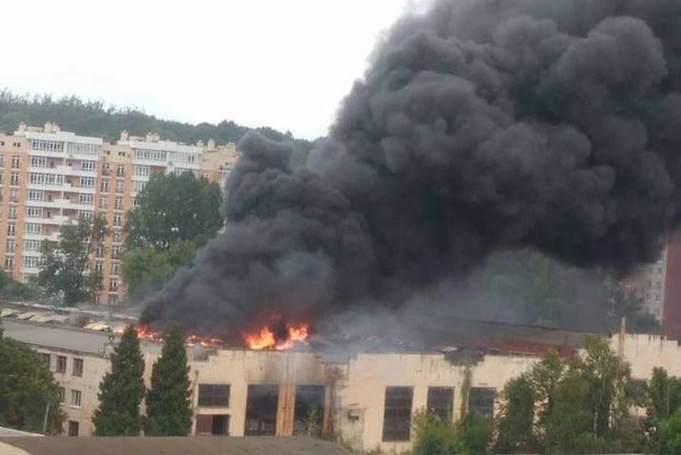 Во Львове произошел масштабный пожар на заводе