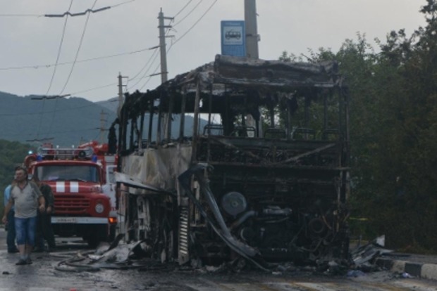 В оккупированном Крыму сгорел автобус, в котором ехали дети (фото)