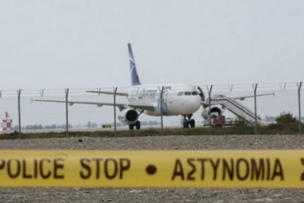 Египет потребовал экстрадиции похитителя самолета EgyptAir