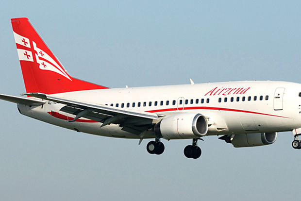 Пассажирский лайнер, летевший в Вену, совершил аварийную посадку в аэропорту Тбилиси