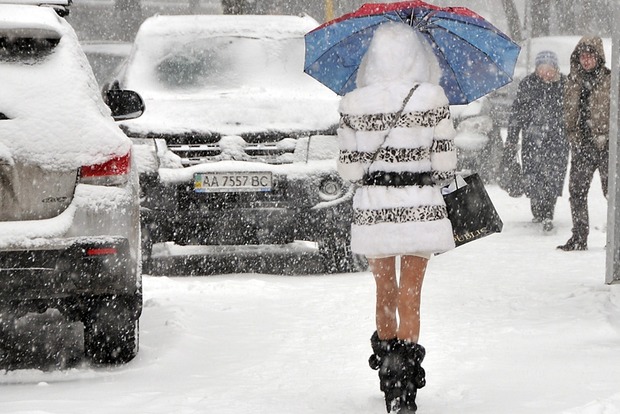 Через потужний снігопад вантажівкам закриють в'їзд до Києва